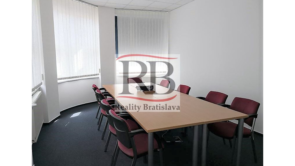 Zrekonštruované kancelárske priestory neďaleko hlavnej vlakovej stanice, 205,59 m²