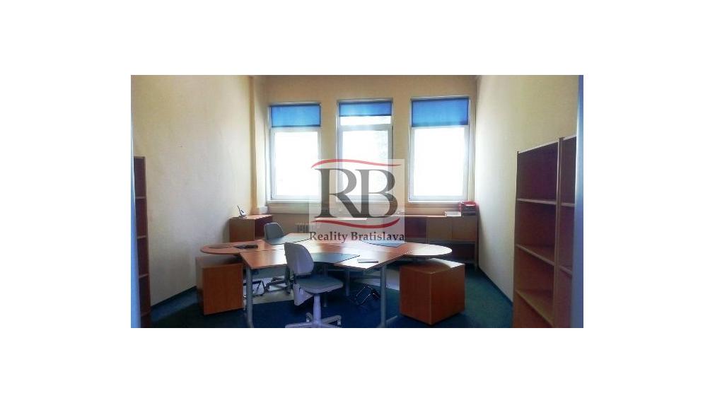 Klimatizovaný kancelársky priestor na Bojnickej ul. v Novom meste, 26m2