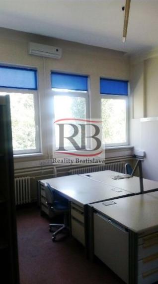 Klimatizovaný kancelársky priestor na Bojnickej ul. v Novom meste, 26m2