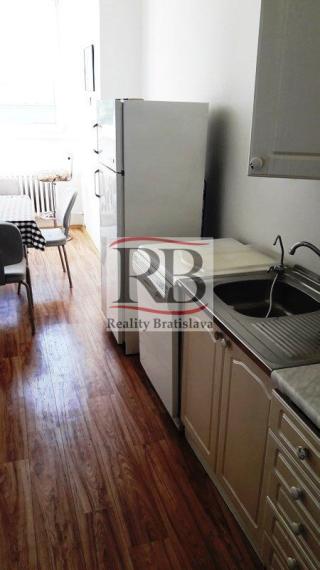 Klimatizovaný kancelársky priestor na Bojnickej ul. v Novom meste, 26m2