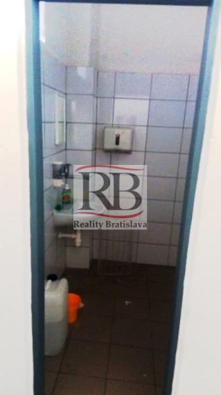 Klimatizovaný kancelársky priestor na Bojnickej ul. v Novom meste, 26m2