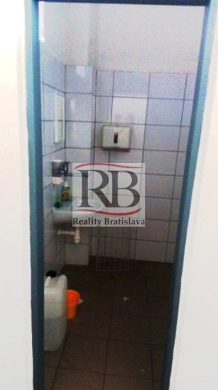 Klimatizovaný kancelársky priestor na Bojnickej ul. v Novom meste, 36m2