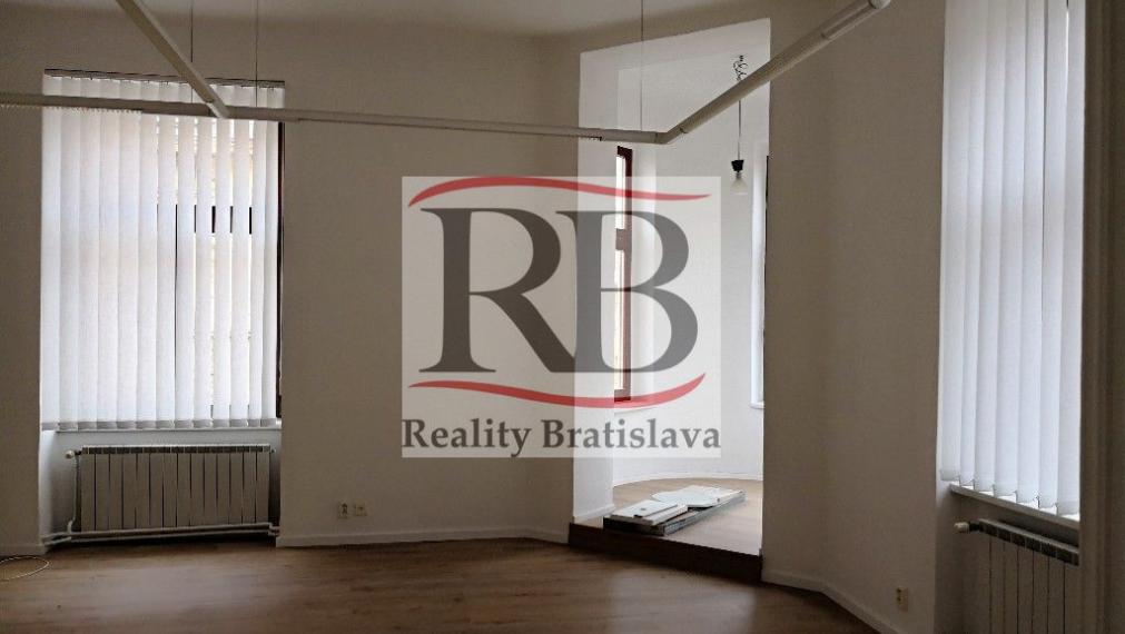 Kancelárske priestory v historickej budove, na Palisádach