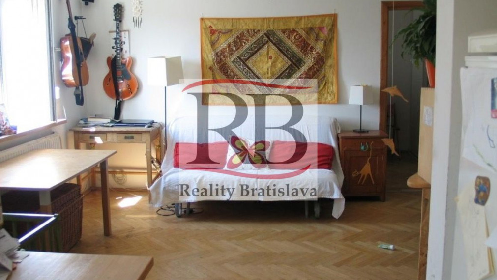 Slnečný 2-izbový byt na Černyševského v Petržalke