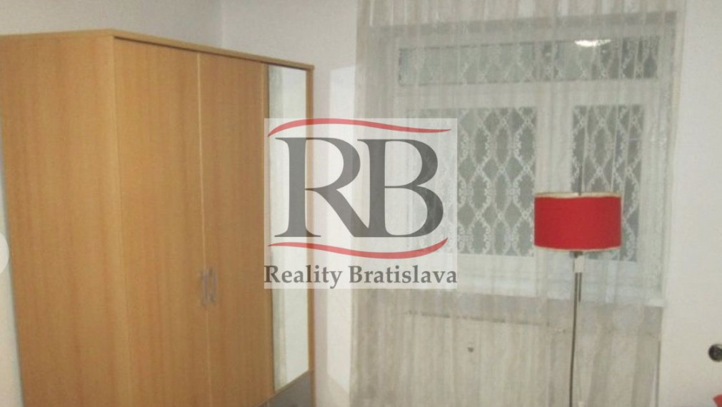 2-izbový zariadený byt v Bratislave, Starom meste na Sokolskej ulici o