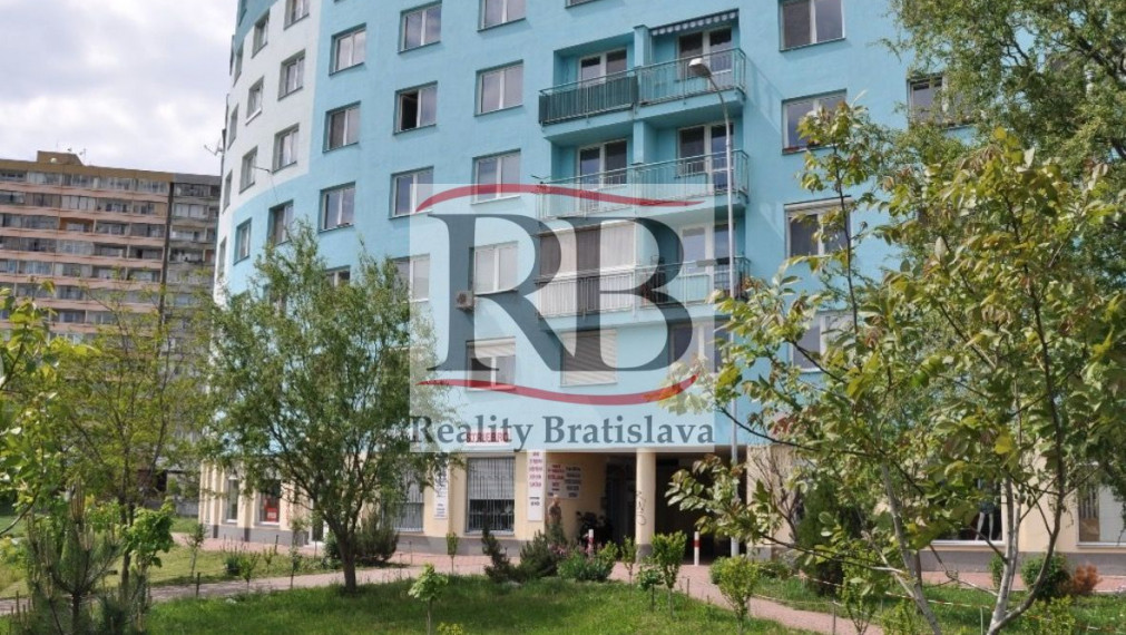 Na prenájom 2 izbový byt na Šintavskej ulici v Petržalke