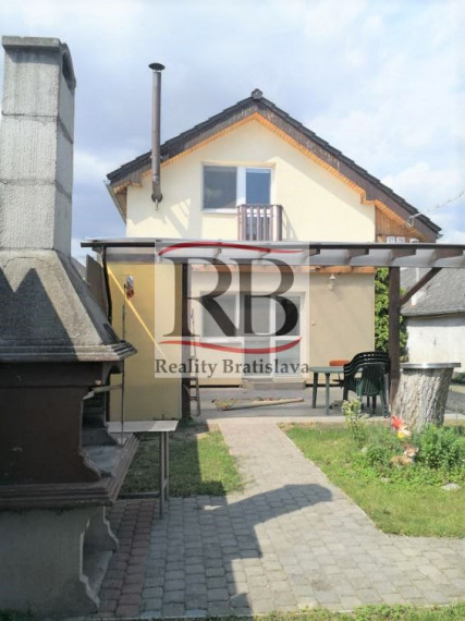 Priestranný rodinný dom 300 m2 pre veľkú rodinku, bez starostí o záhradu