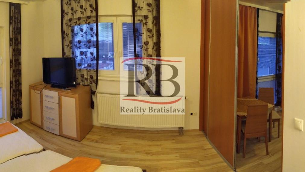 Na prenájom 1 izbový apartmán v novostavbe MELROSE s bazénom na Betliarskej ulici v Petržalke