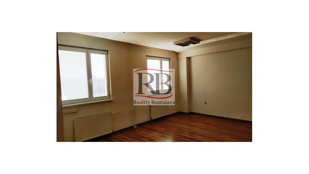 Zariadená klimatizovaná dvojkancelária s príručným skladom