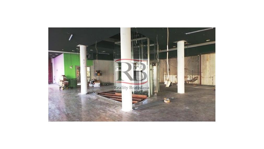 Obchodný priestor 363m² v BA I - Starom Meste na prenájom