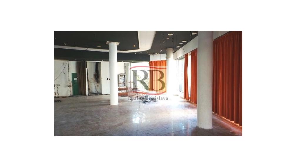 Obchodný priestor 363m² v BA I - Starom Meste na prenájom