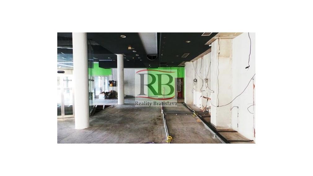 Obchodný priestor 363m² v BA I - Starom Meste na prenájom