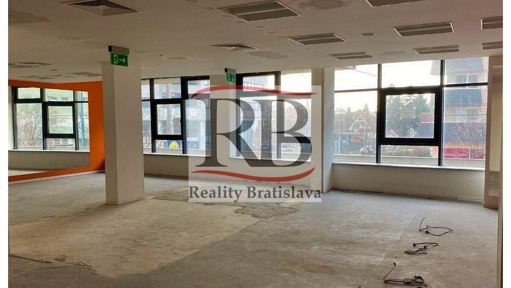 Administratívno - obchodný priestor v novostavbe Perla Ružinova, 132m²