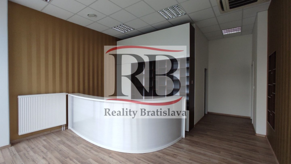 Obchodný priestor s veľkým výkladom v objekte TERNO, 77,30 m²