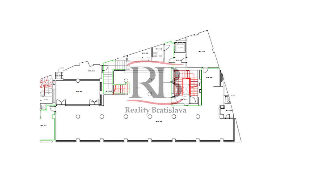 Lukratívny obchodný priestor s veľkým preskleným výkladom v centre, 300m2