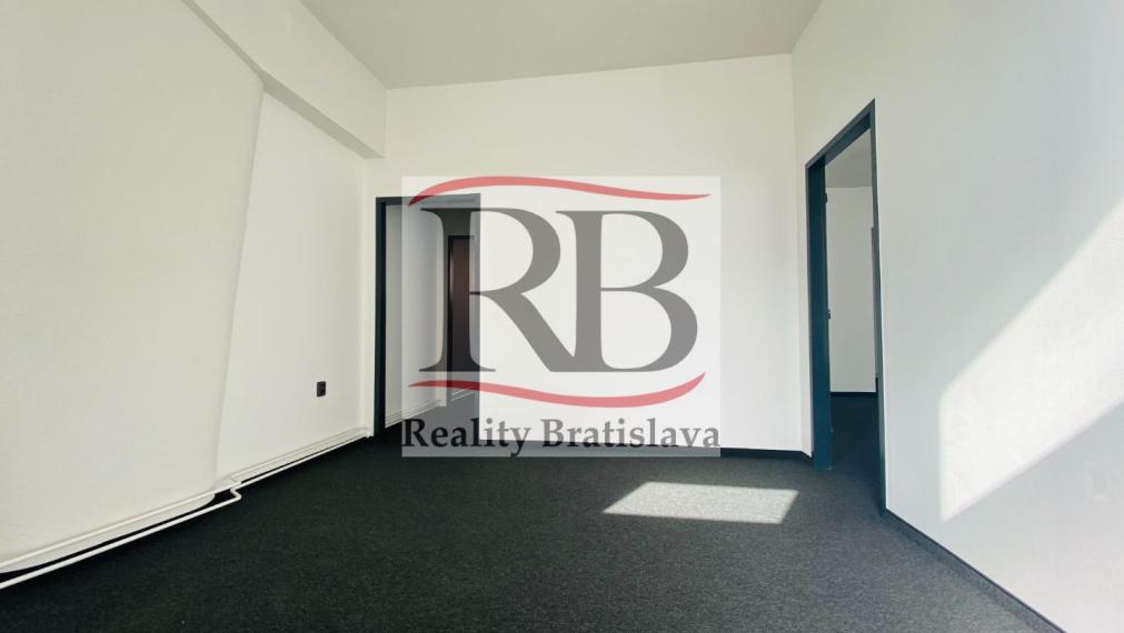 Na predaj obchodný/administratívny priestor so služobným bytom, 95 m²