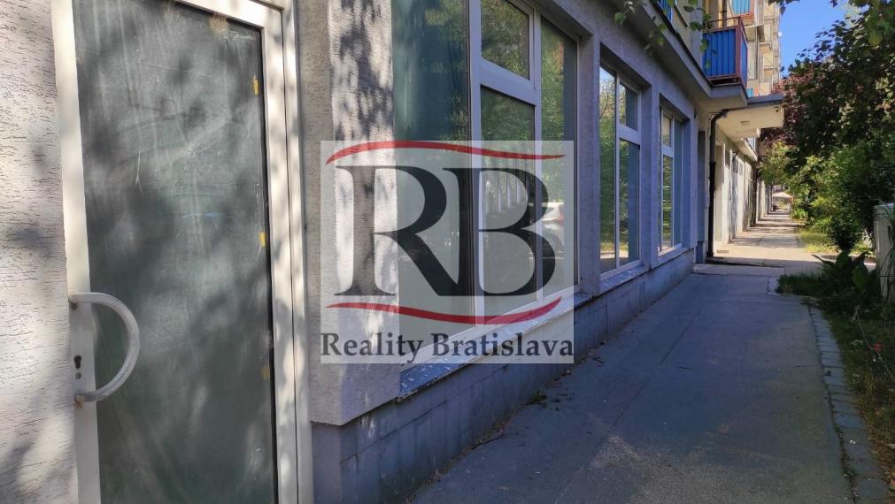 Na predaj obchodný/administratívny priestor so služobným bytom, 95 m²