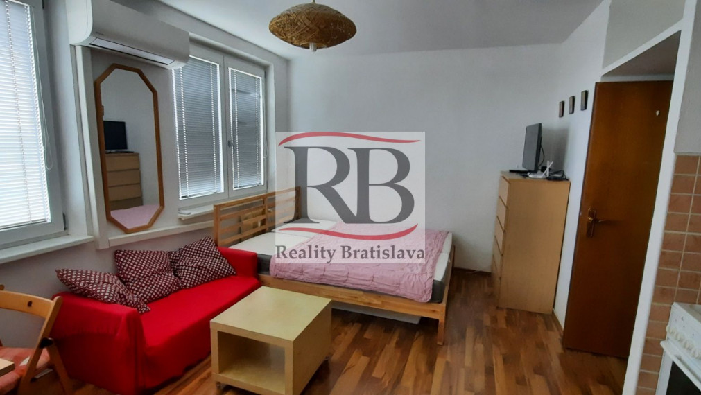 REZERVOVANÉ: Na predaj svetlý 1 izbový byt na Dopravnej ulici v Bratislave