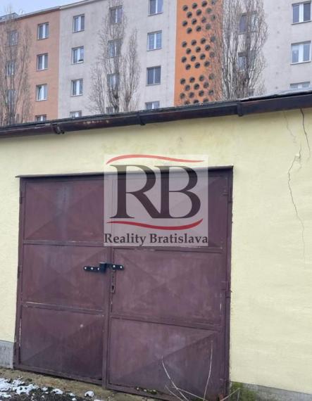 Na predaj garáž na Varšavskej ulici v Novom Meste