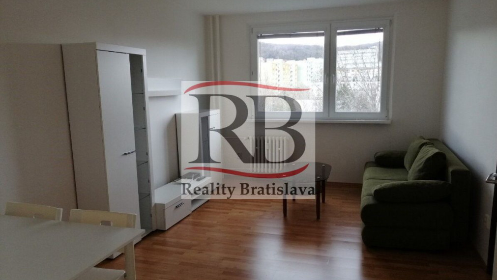 Priestranný 3i byt na ul. Ožvoldíkova v Dúbravke na prenájom