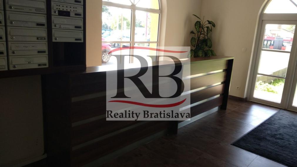 Priestory na Rebarborovej ulici v budove Harley Davidson na prenájom, BAII