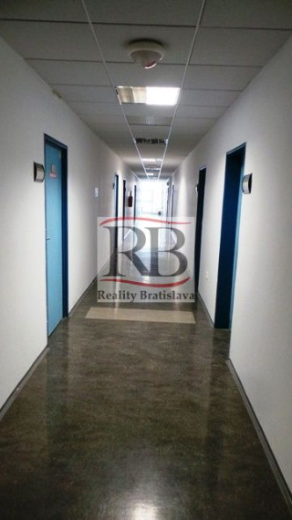 Kancelársky priestor na prenájom na Karloveskej ulici