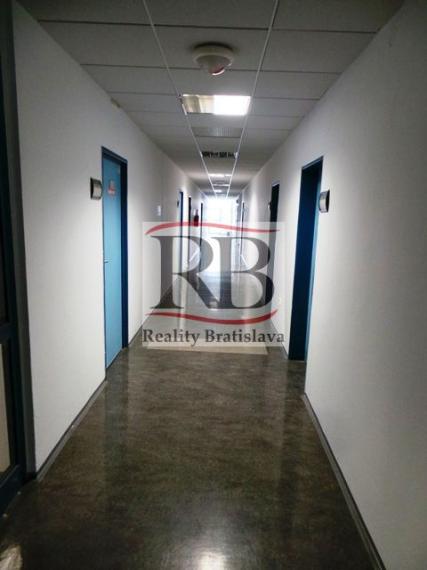 Na prenájom kancelársky priestor na Karloveskej ulici v Karlovej Vsi, 32,9m2