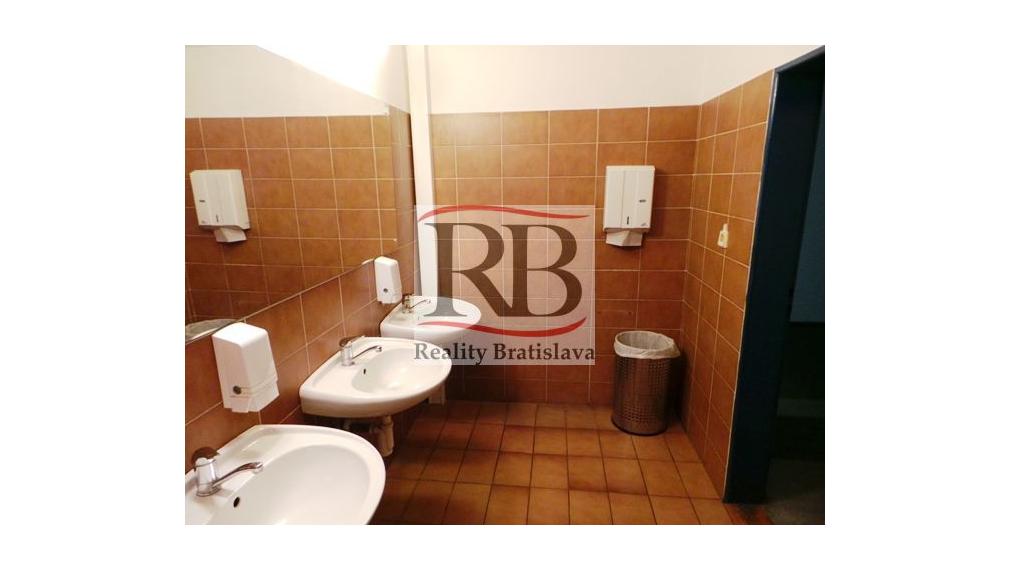 Na prenájom kancelársky priestor na Karloveskej ulici v Karlovej Vsi, 32,9m2