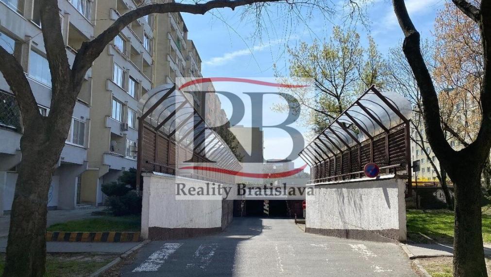 Garážové státie na Stodolovej ulici na predaj