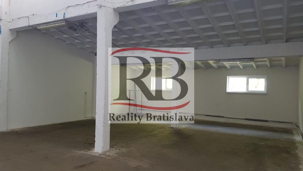 Na prenájom skladový priestor na Bratislavskej ulici v Pezinku, 300m2