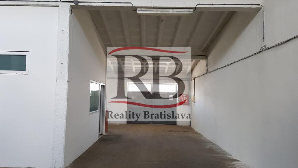 Na prenájom skladový priestor na Bratislavskej ulici v Pezinku, 300m2