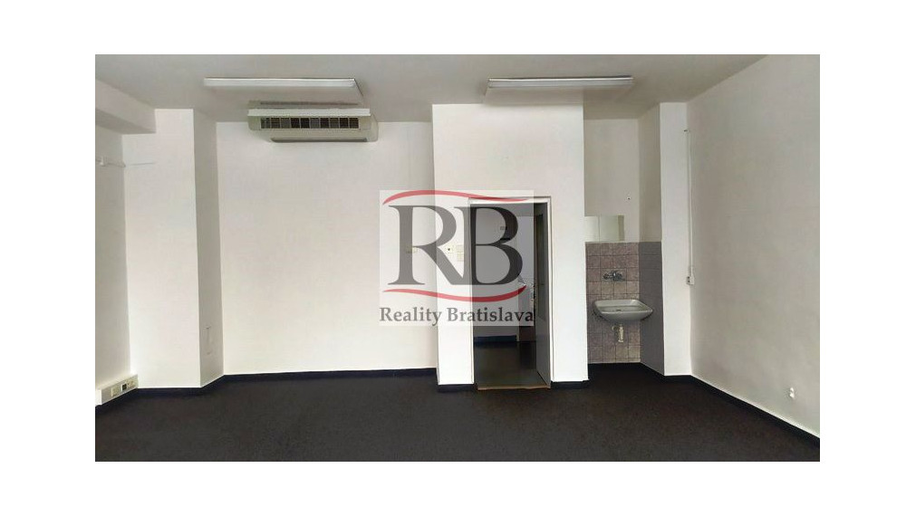 Kancelária 39,5 m2 s umývadlom v BA III na prenájom