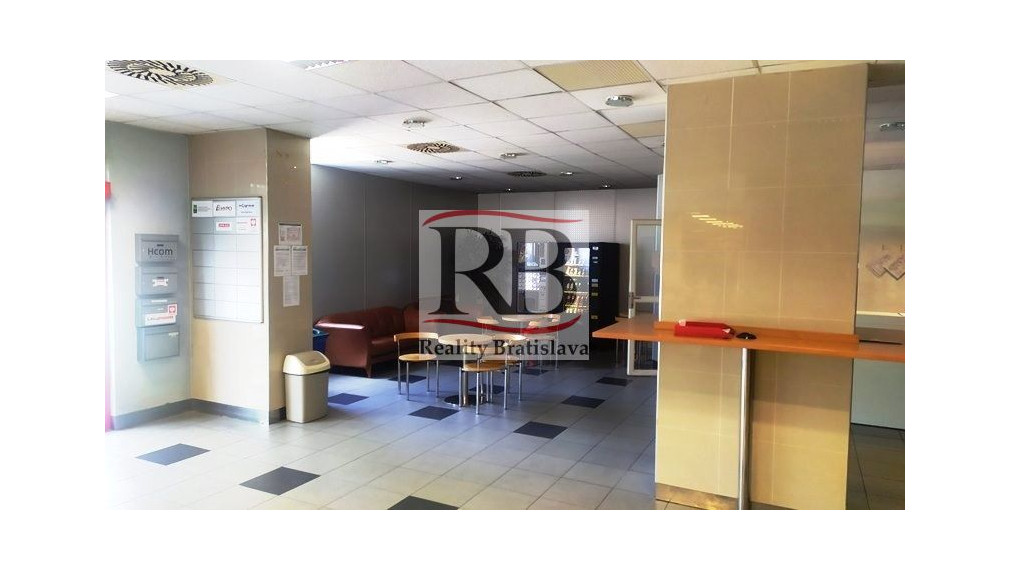 Kancelária 39,5 m2 s umývadlom v BA III na prenájom