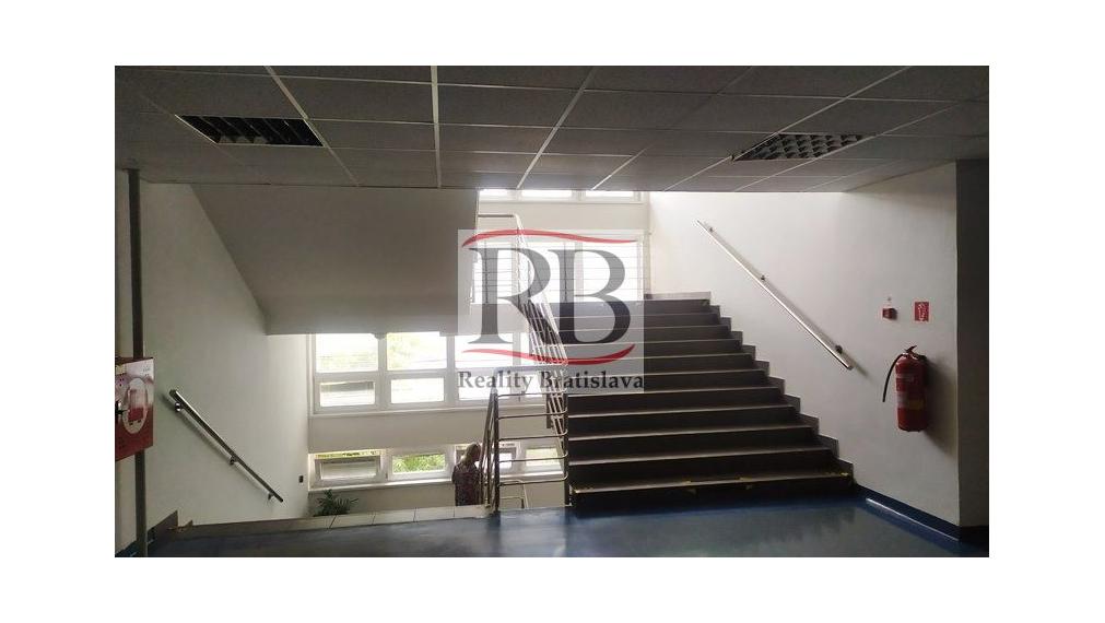 Kancelária 72,9m² v BA III na prenájom