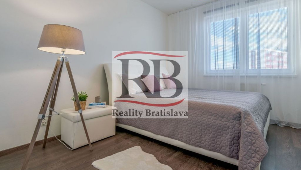Krásny 2i byt s loggiou v Rači na prenájom