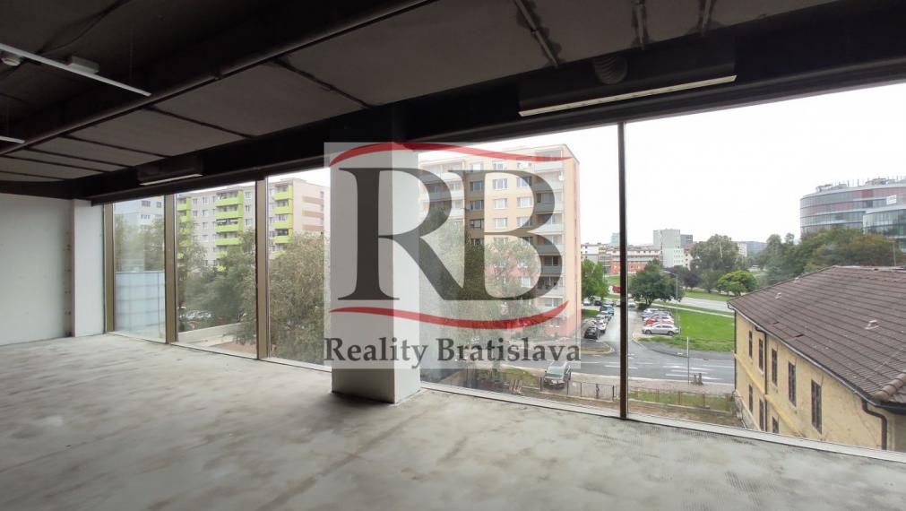 Obchodný priestor vo Vienna Gate na prenájom, Kopčianska-Petržalka, 223,93m2