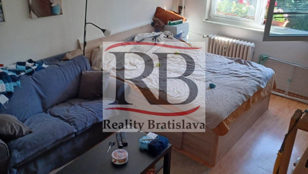 Zariadený 1i byt v Dúbravke na predaj