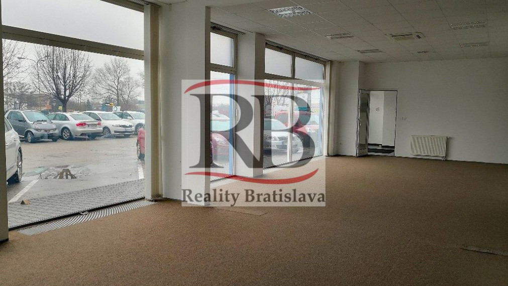 Priestor vhodný na showroom, s parkovaním, Slovnaftská ulica, 115m2