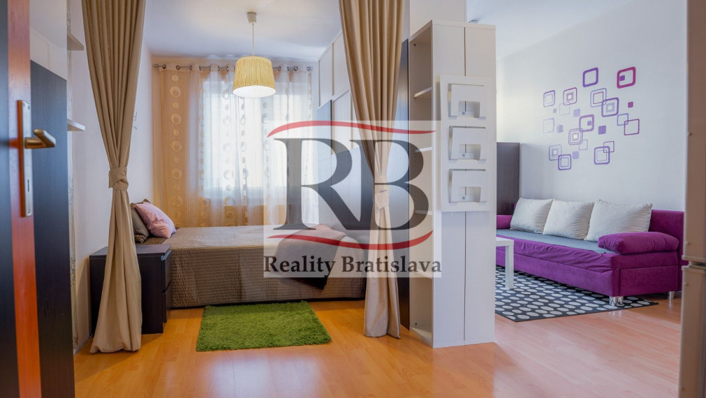 Prenájom 1 izb. bytu s balkónom v Petržalke - Vyšehradská ul.