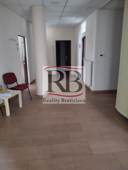 25,68 m2 kancelária na prenájom v Malackách na Sasinkovej ul.