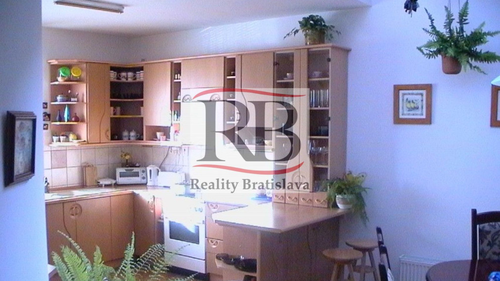 Na predaj rodinný dom na Orenburskej ulici v Podunajských Biskupiciach TOP