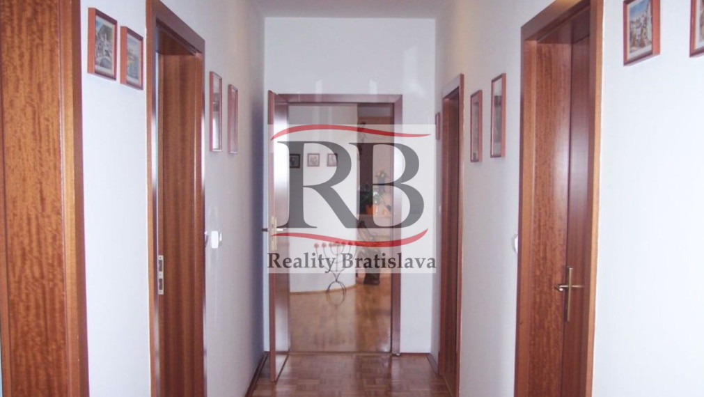 Na predaj rodinný dom na Orenburskej ulici v Podunajských Biskupiciach TOP