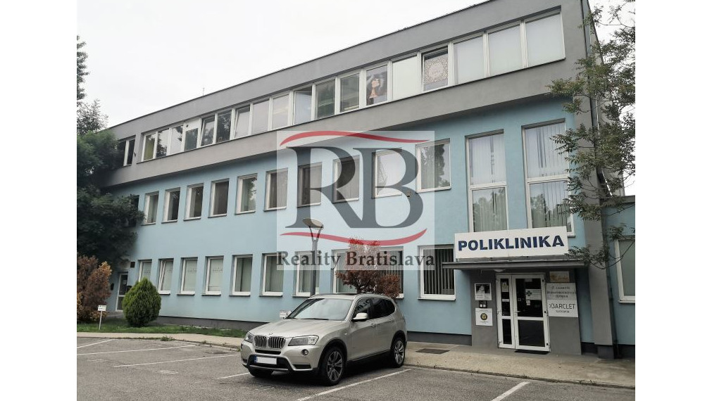 Priestory po KLINIKE, vhodné na ambulancie, kancelárie, 130 m2