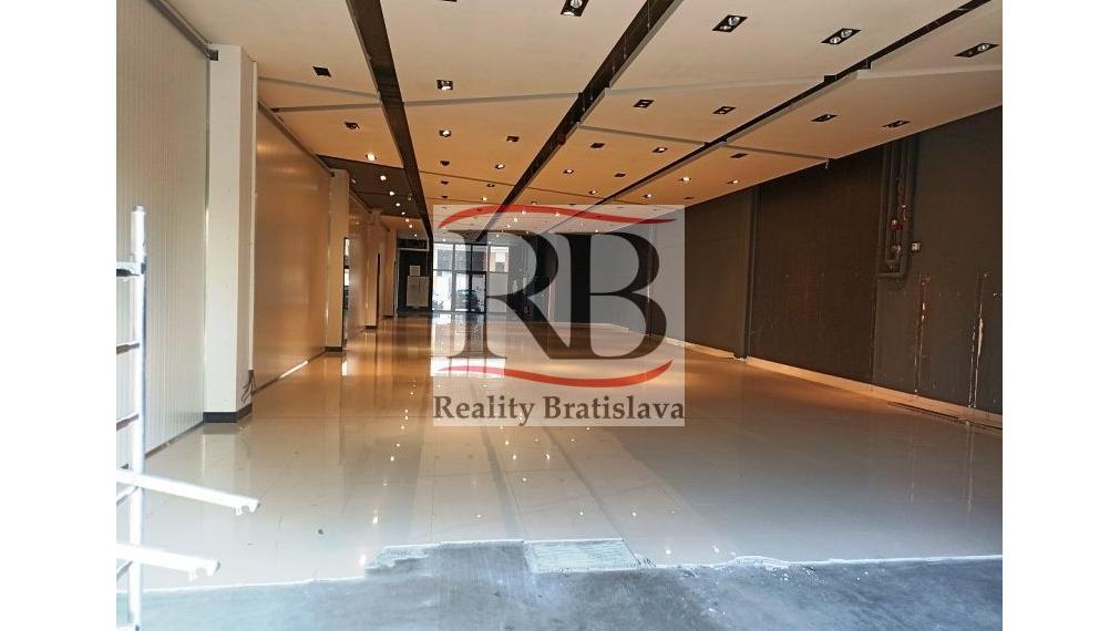 Obchodný priestor 750m² v Golden City na prenájom