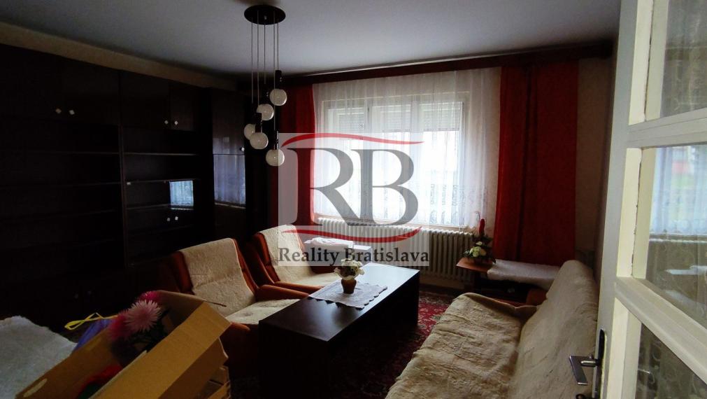 Rodinný dom v obci Sološnica na predaj