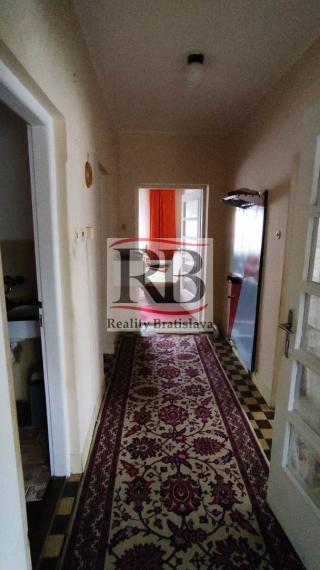 Rodinný dom v obci Sološnica na predaj