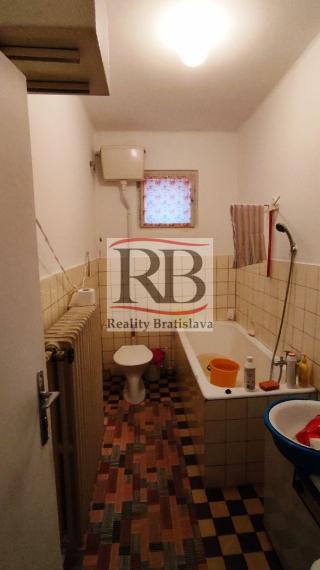 Rodinný dom v obci Sološnica na predaj