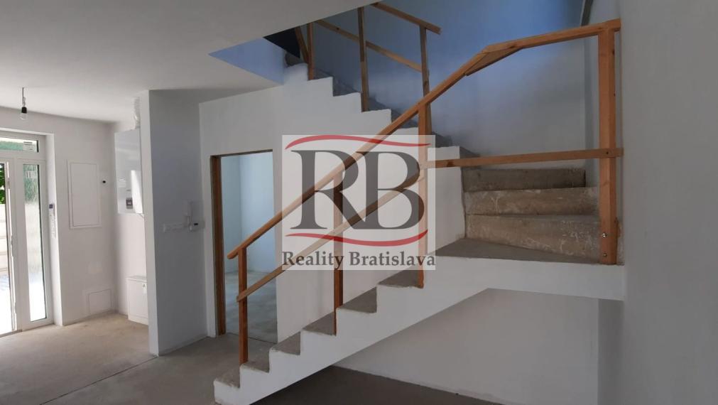 Novostavba 5 izbového rodinného domu