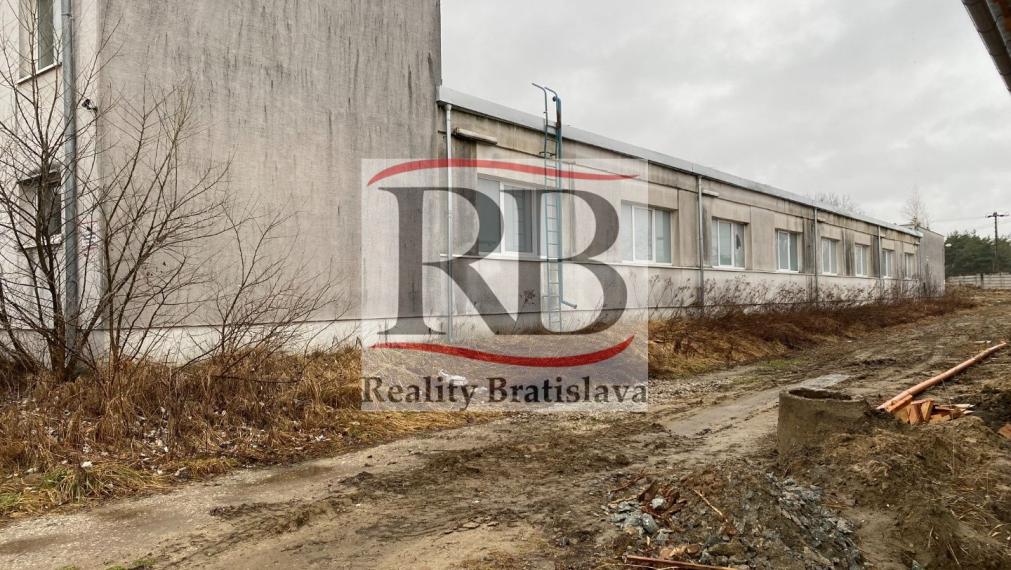 Skladovo – výrobný areál Kúty, Továrenská ulica