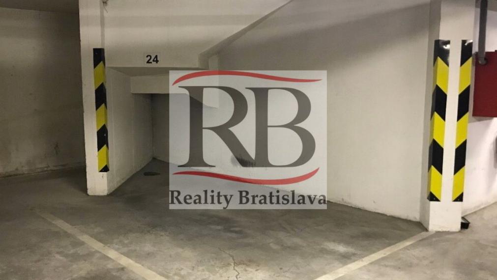 Garážové státie 12 m2 na Kríkovej ulici, Vila Lujza na predaj